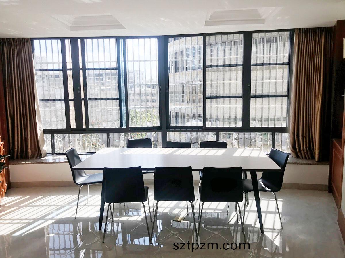 會議(yi)廳一(yi)角(jiao)